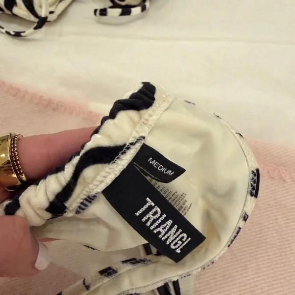 Triangl Velvet Bikini - Picture 8 of 8